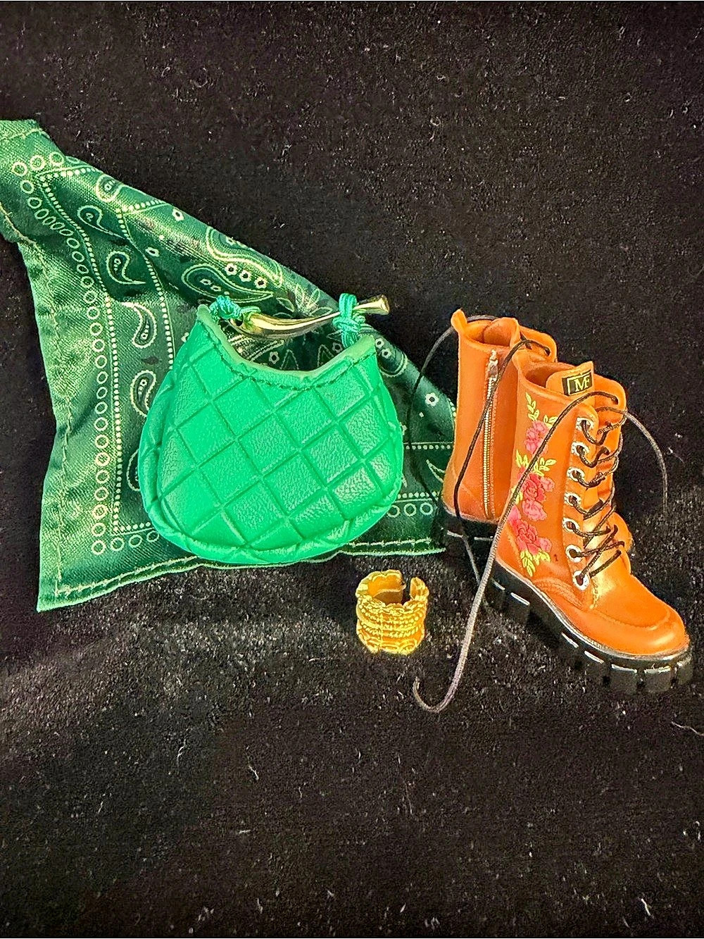 Zuru Mini Brand Fashions Series 4 Green Quilted Bag Set New